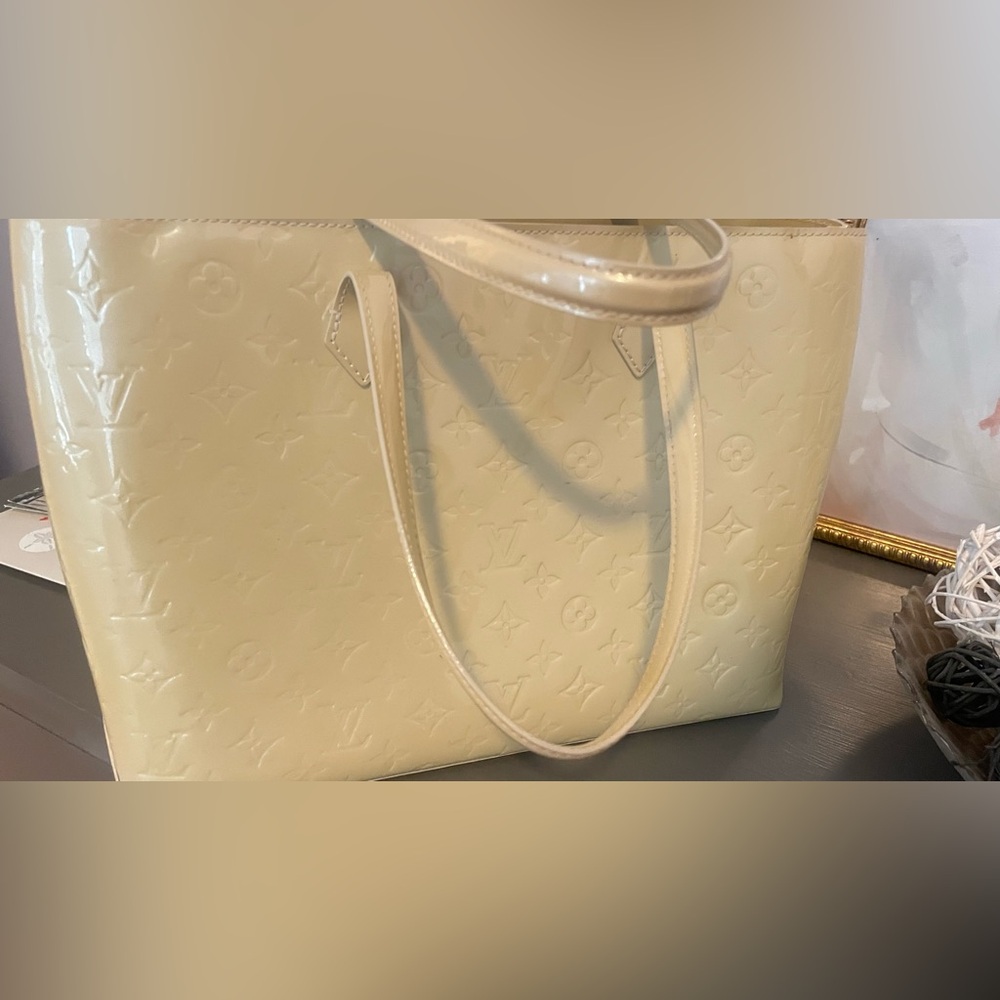 LV purse - Picture 2 of 3